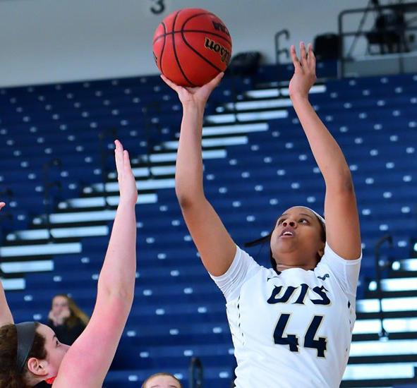 Syerra Cunningham at the UIS-Lewis University game.
Photo courtesy of 
UIS Athletics 