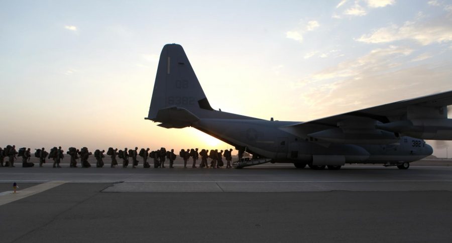 Marines+and+sailors+with+Marine+Expeditionary+Brigade+%E2%80%93+Afghanistan+load+onto+a+KC-130+aircraft+on+the+Camp+Bastion+flightline%2C+Oct.+27%2C+2014.+The+Marine+Corps+ended+its+mission+in+Helmand+province%2C+Afghanistan%2C+the+day+prior+and+all+Marines%2C+sailors+and+service+members+from+the+United+Kingdom+withdrew+from+southwestern+Afghanistan.