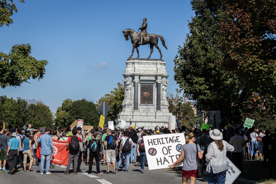 Hundreds of marchers rally at the Robert E. Lee statue on Monument Avenue, in Richmond, Virginia on September 16, 2017 | Photo Credit: https://www.flickr.com/photos/mobili/37109128732/in/photostream/, CC BY-SA 2.0