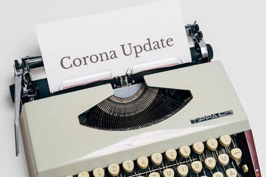 A+typewriter+with+a+document+that+says+Corona+Update+%7C+Photo+Credit%3A+Pixabay+License