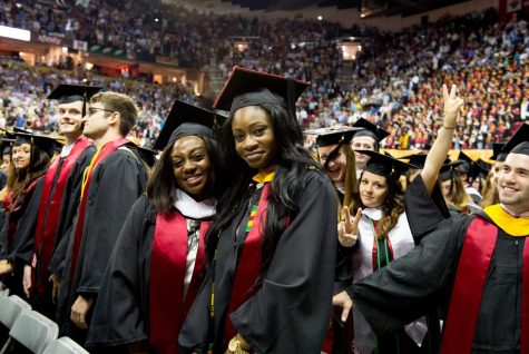 Image showcasing graduating class of college students | Photo Credit: Wikipedia Commons/Maryland GovPics