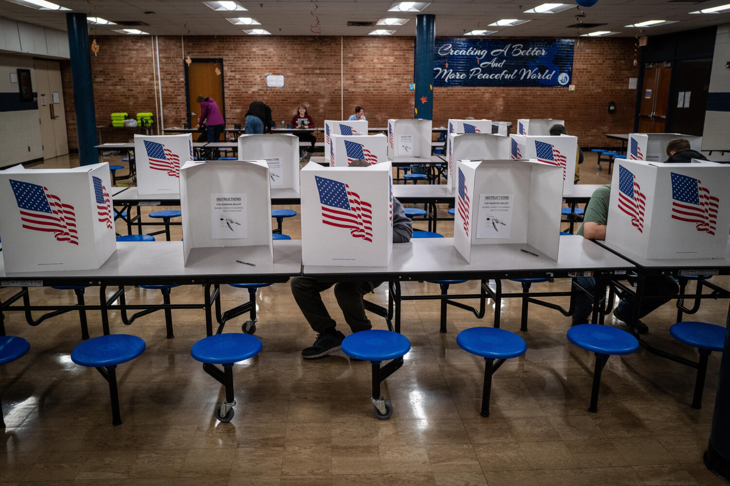 A 2022 midterm polling location in Des Moines, IA | Photo credit: Phil Roeder from Des Moines, IA, USA, CC BY 2.0, via Wikimedia Commons