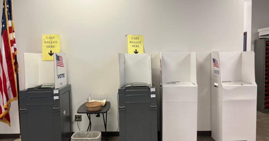 A voting booth at a polling place in Sangamon County on November 8, 2022 | Photo credit: Sam Ratliff/WICS