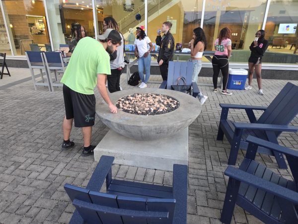 'Kindle the Bonfire’ brings students together despite no flames