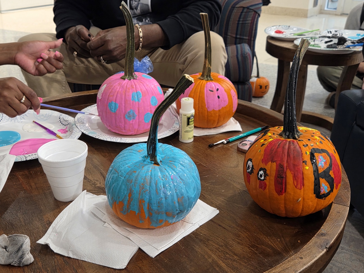 Pumpkin painting brings festive fall spirit to UIS family weekend
